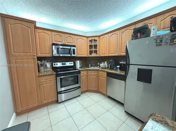 3859 Coral Tree Cir APT 308, Pompano Beach, FL 33073