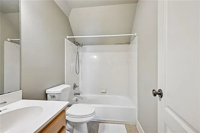 312 Lismore Ln — Photo 14