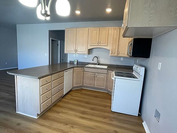 2nd image of 620 N Fairfield Rd APT 1