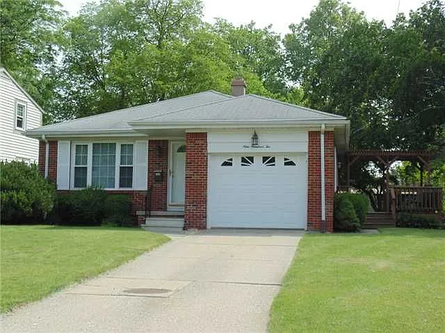 902 Phillips St photo 1