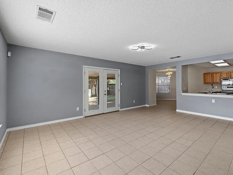 1704 Matagorda Dr — Photo 5