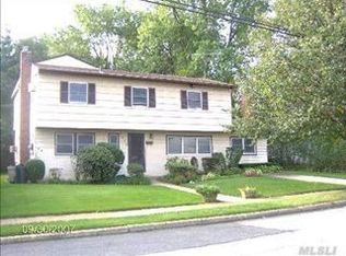 2542 Army Pl, Bellmore, NY 11710