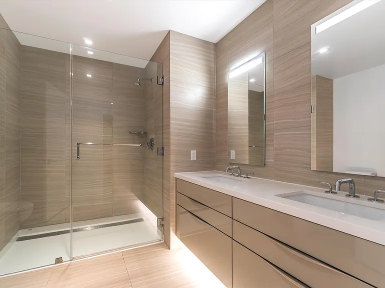 1450 Franklin St #505 — Photo 12