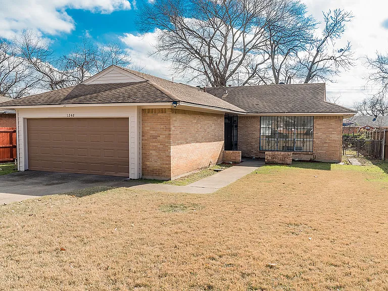 1246 Brookmere Dr — Photo 2