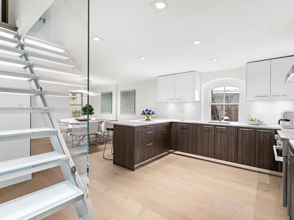 205 East 16th Street image 5 of 14