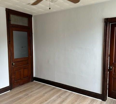 4th image of 414 W 1st Ave #A