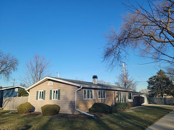 3rd image of 701 N Eastman Dr