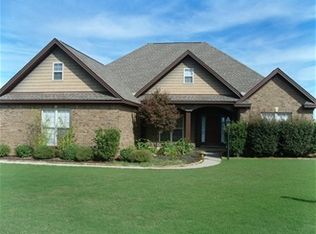 212 Village Knl, Wetumpka, AL 36093