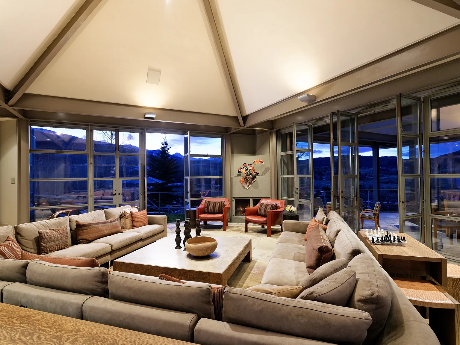 5 bed, 7235 sqft, $50,000 — Photo 4