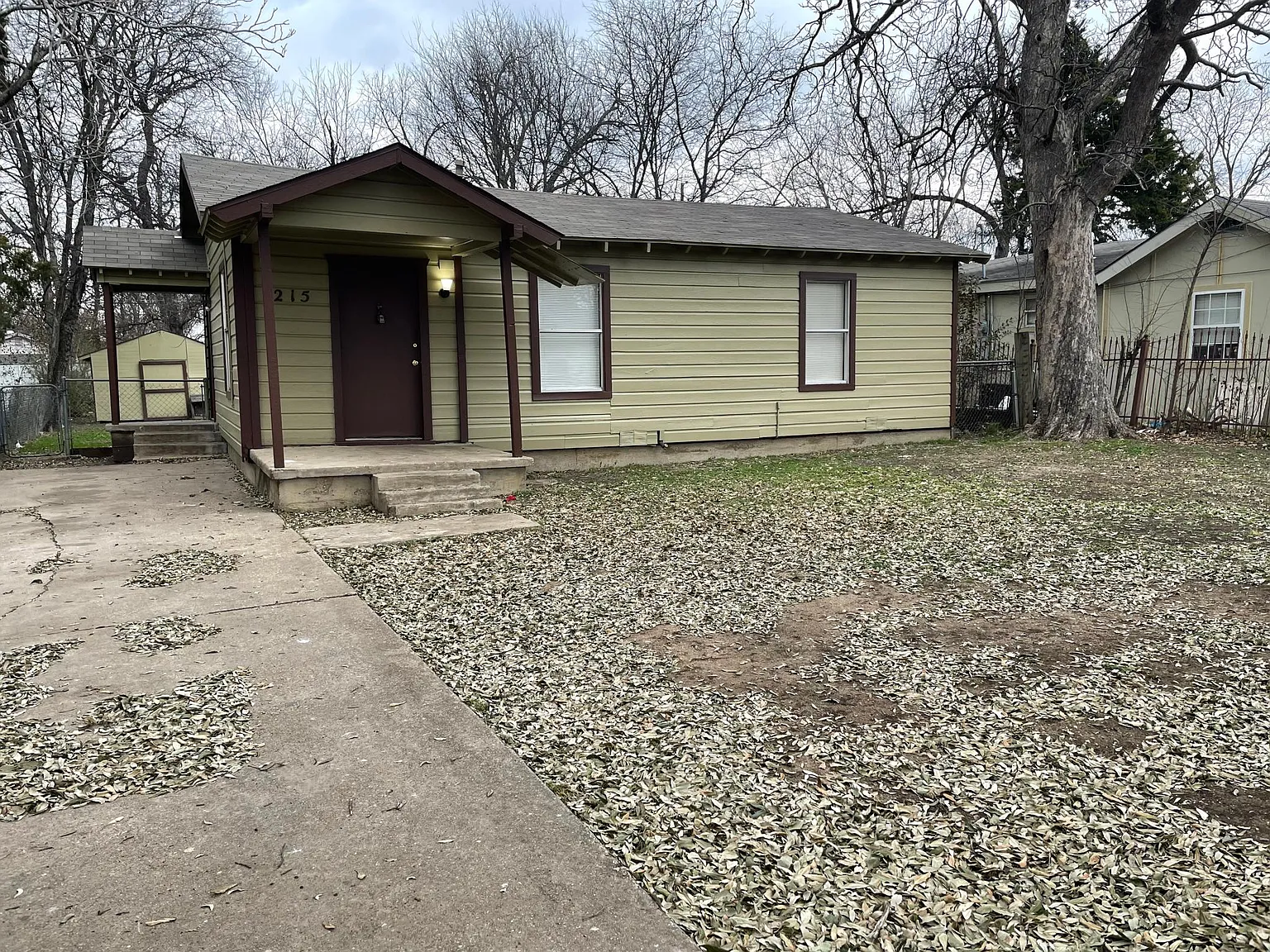 215 Guthrie St — Photo 1