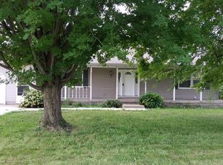 21203 Lincoln Rd, Sterling, IL 61081