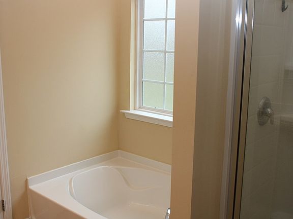 4th image of 109 Arbor Cir NE