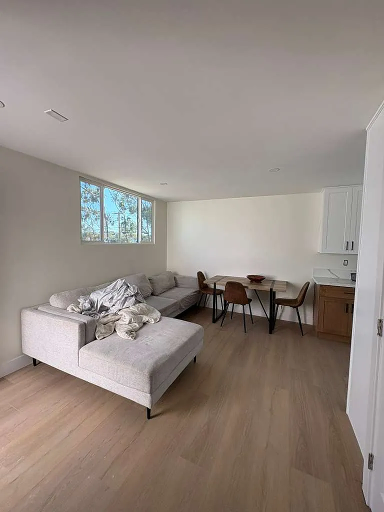 2 bed, 750 sqft, $3,995 — Photo 1