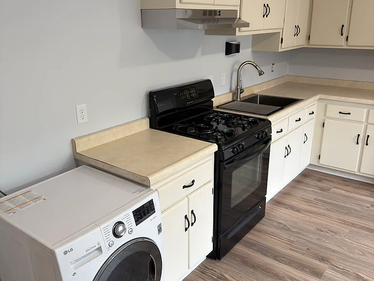 109 Main St NW #109 — Photo 5