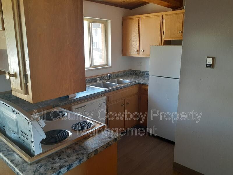 1st image of 1000 E Garfield St APT 5