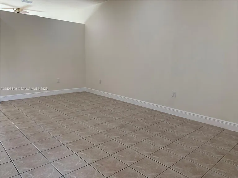 14179 SW 126th Pl — Photo 3
