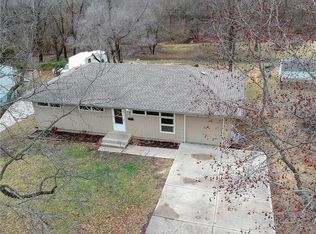 404 Lacy Ln, Belton, MO 64012