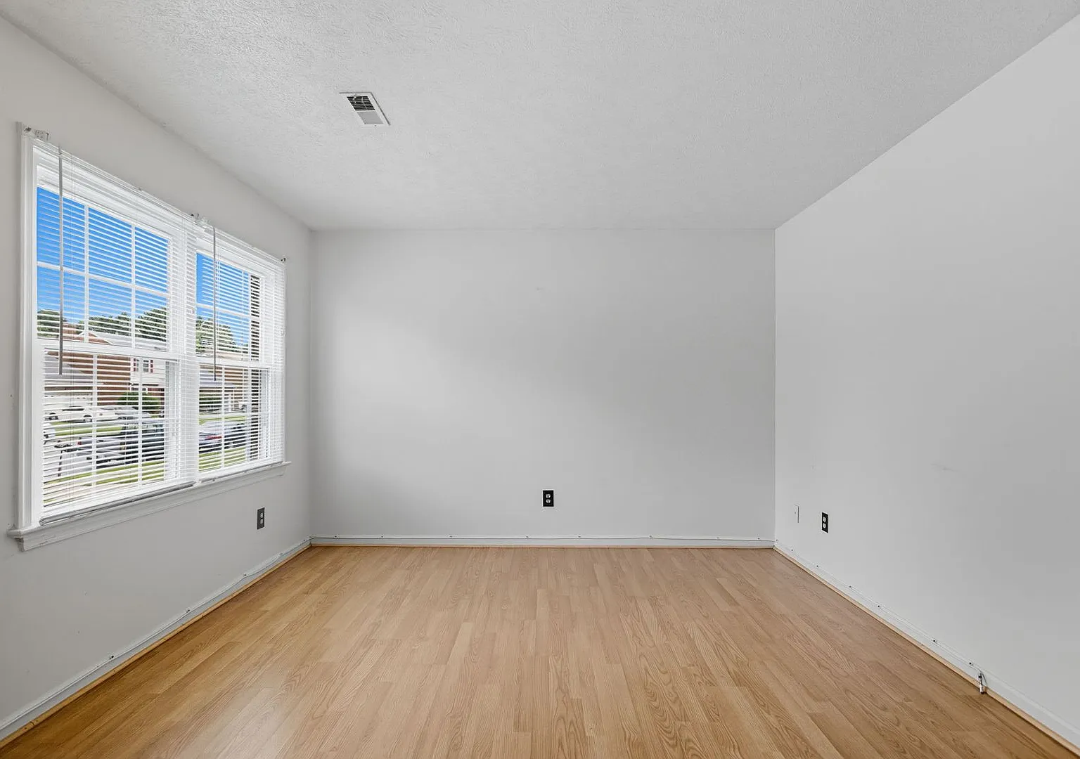Westview 40 — Photo 3