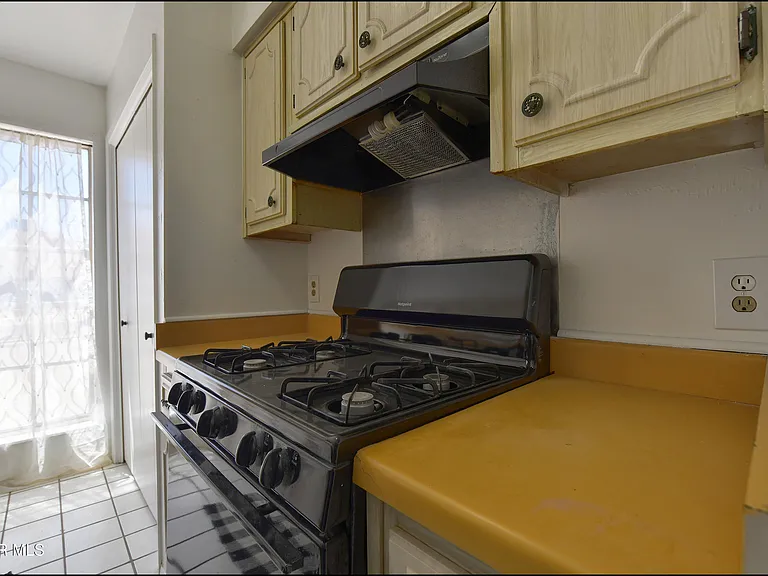 10605 Kinross Ave #B — Photo 11