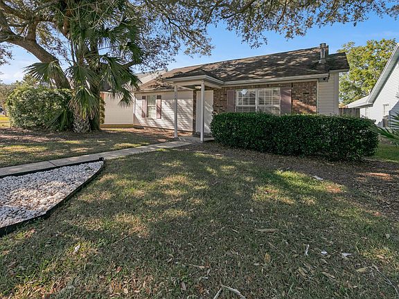 2nd image of 223 Parkwood Cir