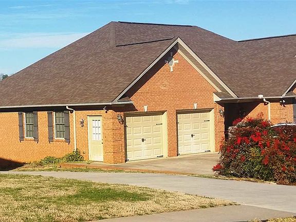 3rd image of 120 Jerrimac Ln