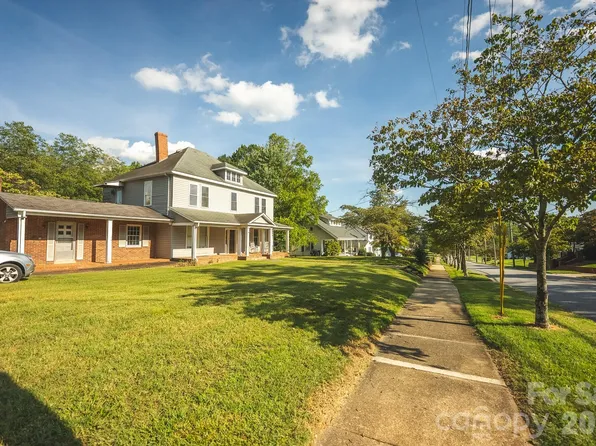 12 1st Avenue Dr SE, Taylorsville, NC 28681