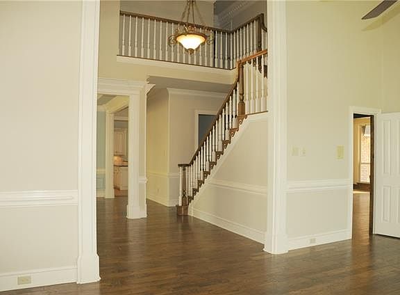 4th image of 4609 Green Oaks Dr