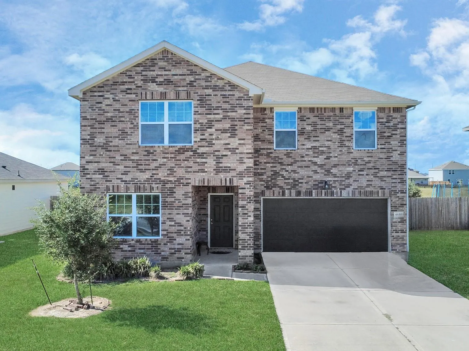 5 bed, 3.0 bath, 2903 sqft, $2,600 — Photo 1