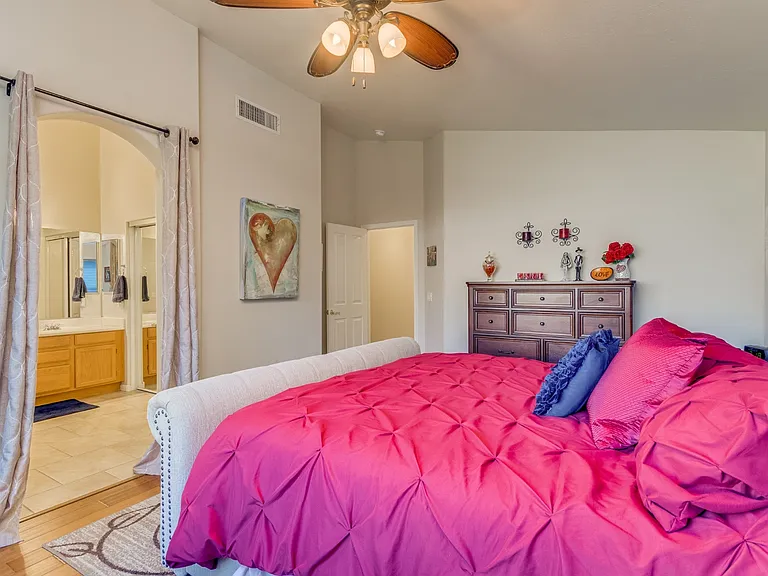 718 W Douglas Ave — Photo 10
