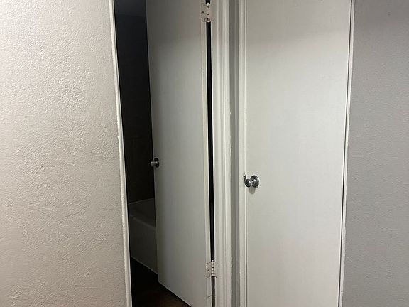 5th image of 1032 Forest Ct APT 5