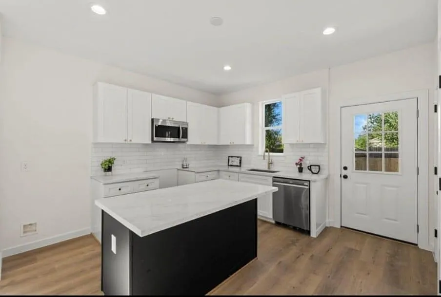 3 bed, 2.5 bath, $2,000 — Photo 4