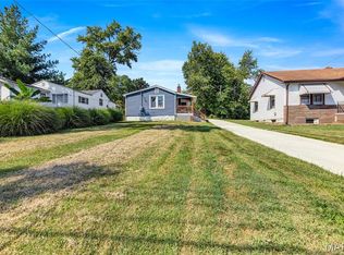 21 Shumate Ave, Maryland Heights, MO 63043