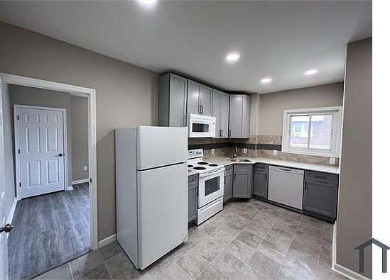 1st image of 6888 Forrest Ave Floor 1