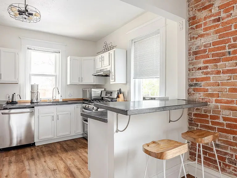 2538 N High St — Photo 14