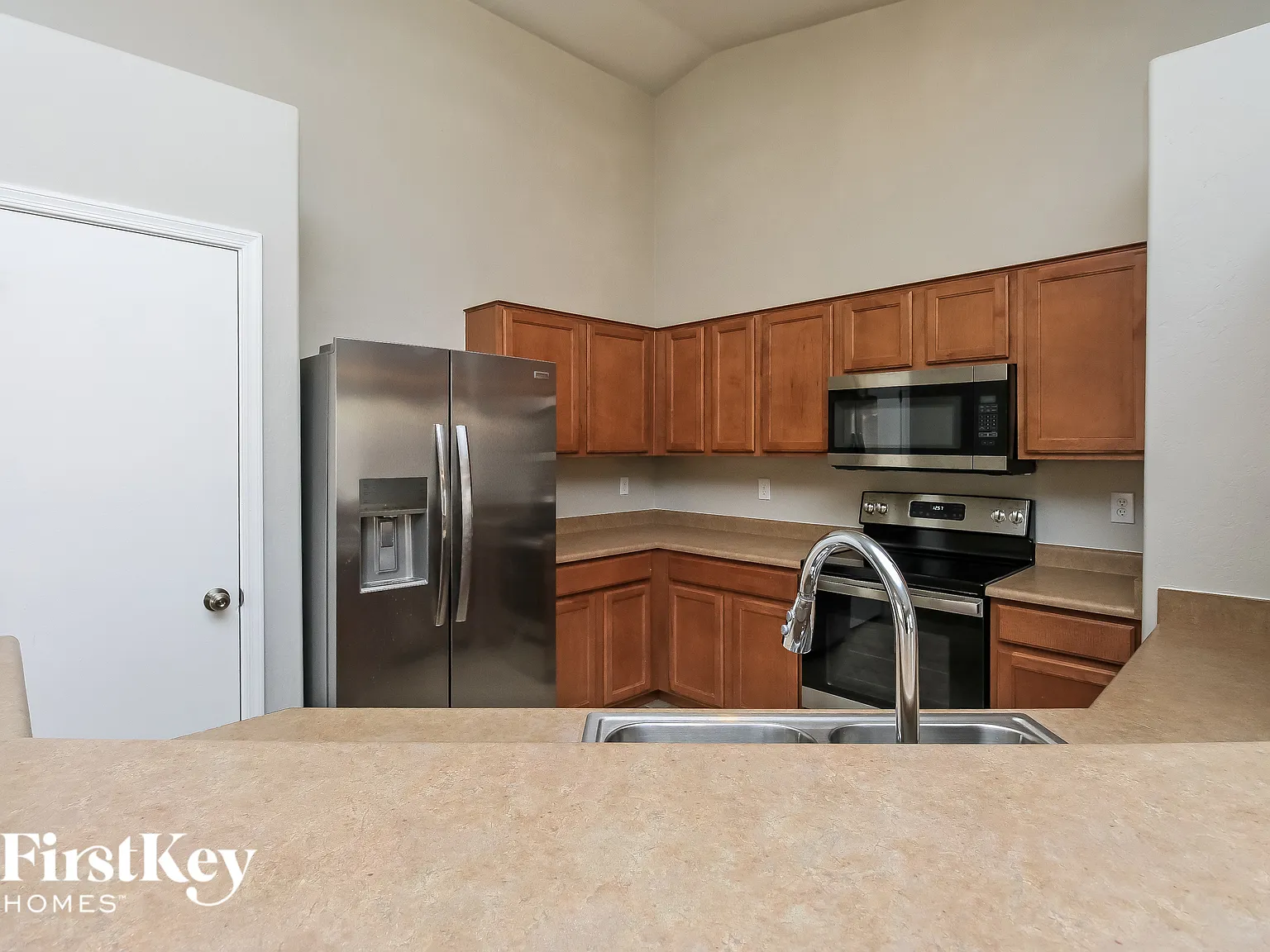3 bed, 2.0 bath, 1429 sqft, $2,135 — Photo 4