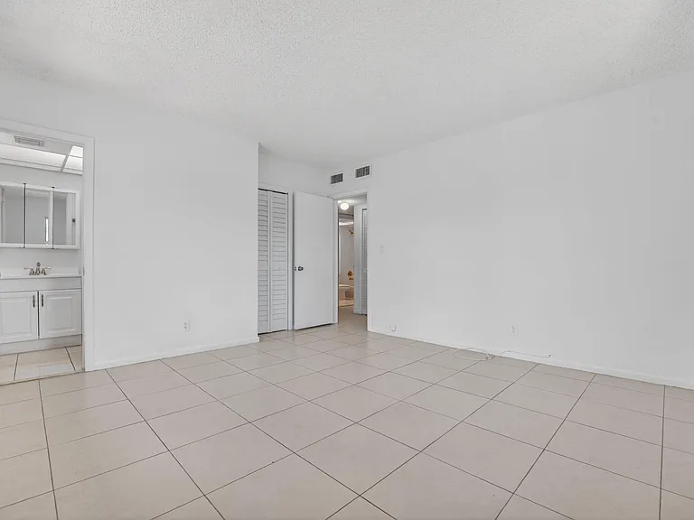760 SE 2nd Ave #D216 — Photo 17