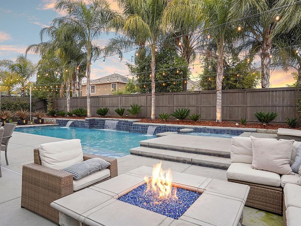 1st image of 2600 Blakesley Way