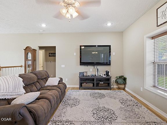 3rd image of 3101 S Winfield Ave