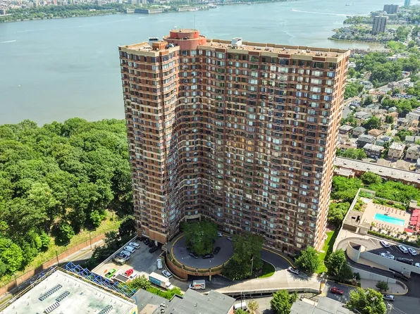 100 Old Palisade Rd, Fort Lee, NJ