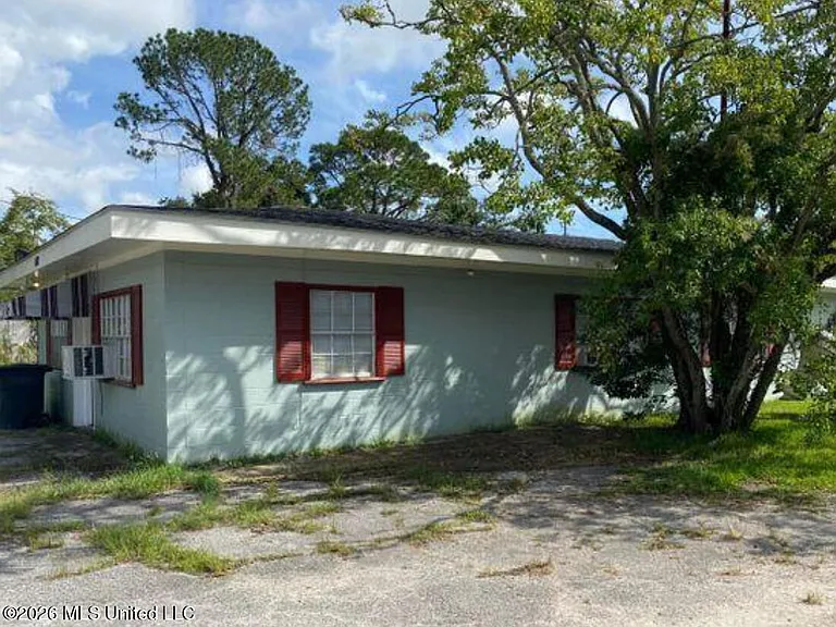 4502 Newman Dr — Photo 1