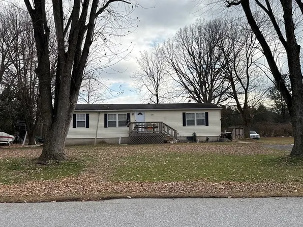 15506 Skyline Dr, Greencastle, PA 17225