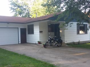 1012 Lincoln St, Pella, IA 50219