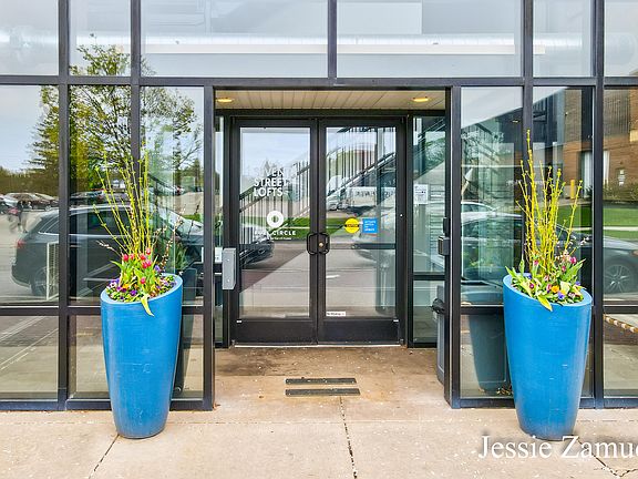 4th image of 600 7th St NW Unit 212