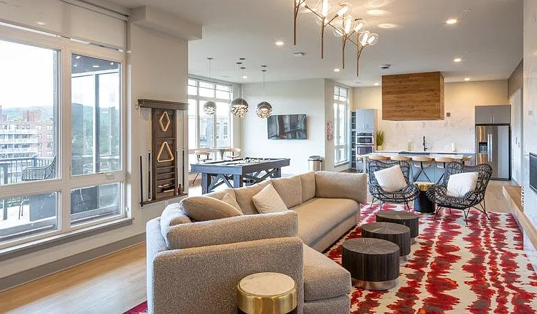 50 Front Luxury Apartments — Photo 13