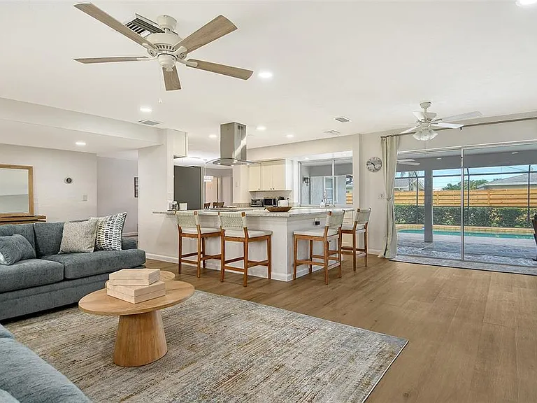 6722 Roxbury Dr — Photo 14