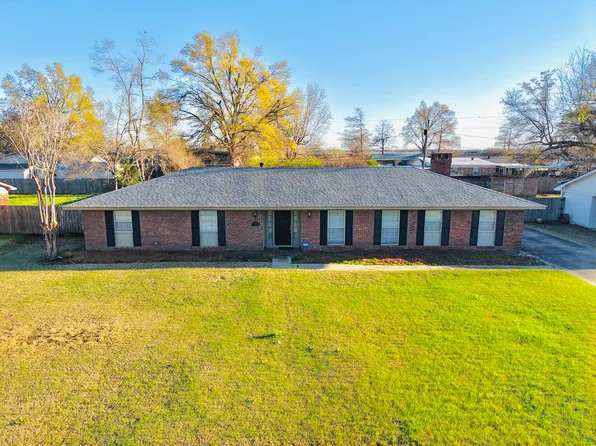 1511 Deering St, Cleveland, MS 38732
