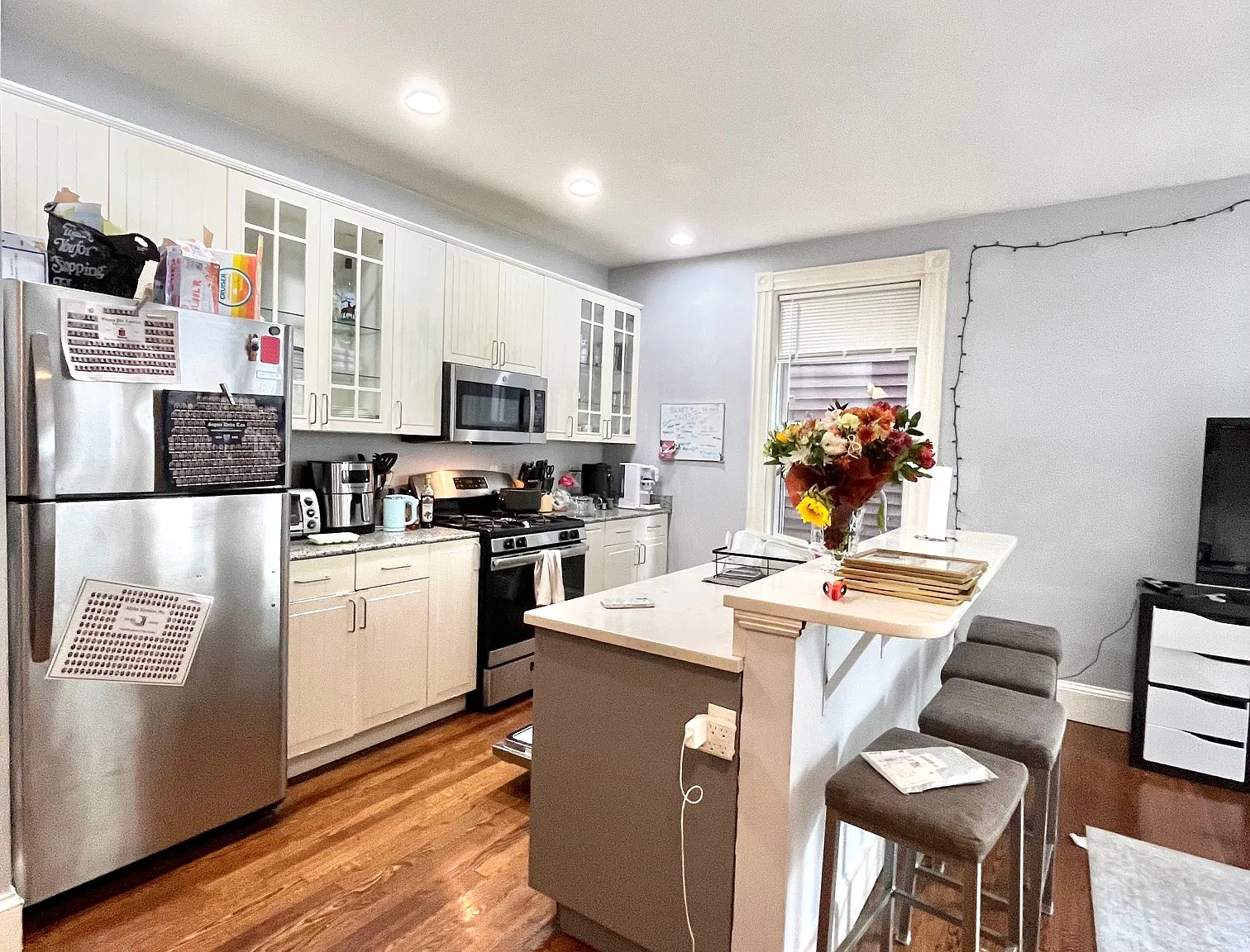 6 bed, 9999 sqft, $9,000 — Photo 3