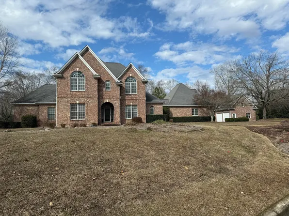 1587 Larkspur Cir, Tupelo, MS 38801