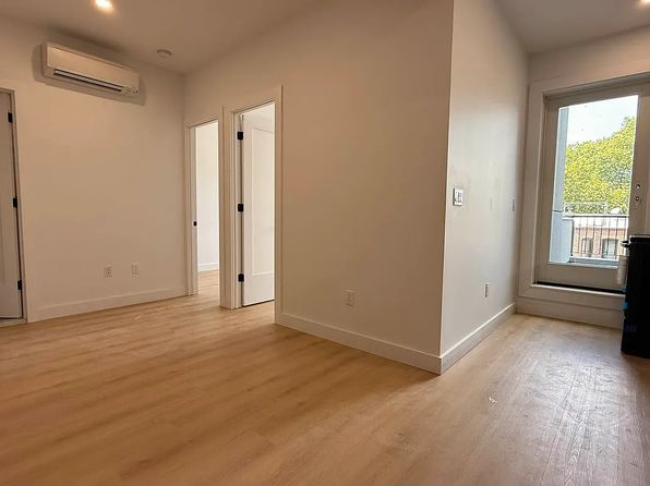 303 Sumpter St #2V