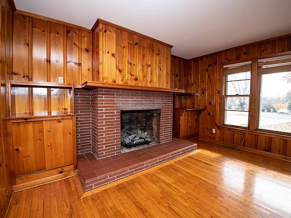 3rd image of 49 West Dr